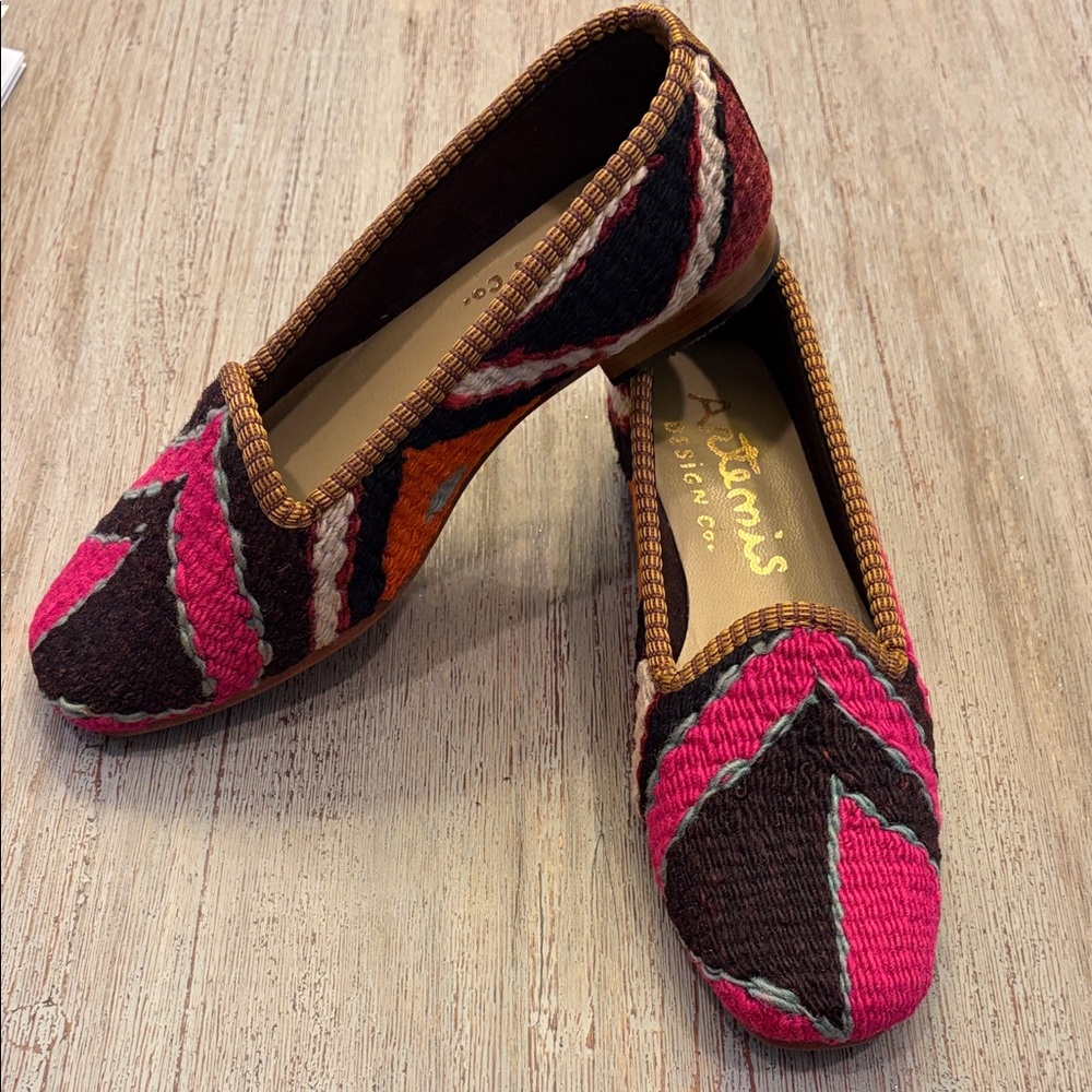 Artemis Design Co. Pink and Black Flats - Picture 2 of 6